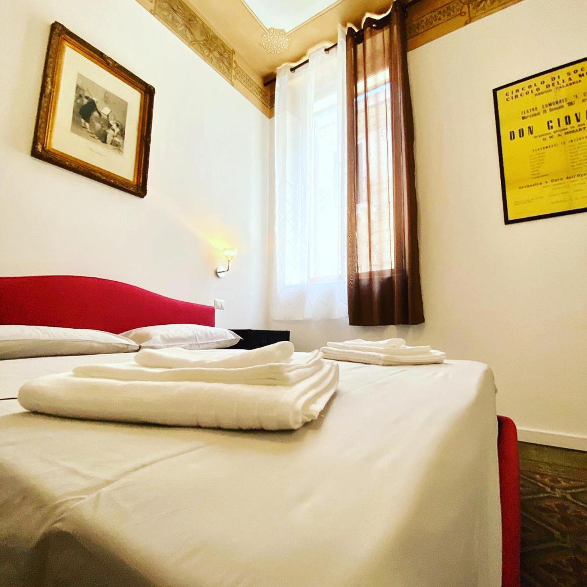 Al Teatro Bed and Breakfast Reggio di Calabria Exteriör bild